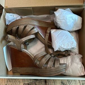 NIB women’s Frye wedges